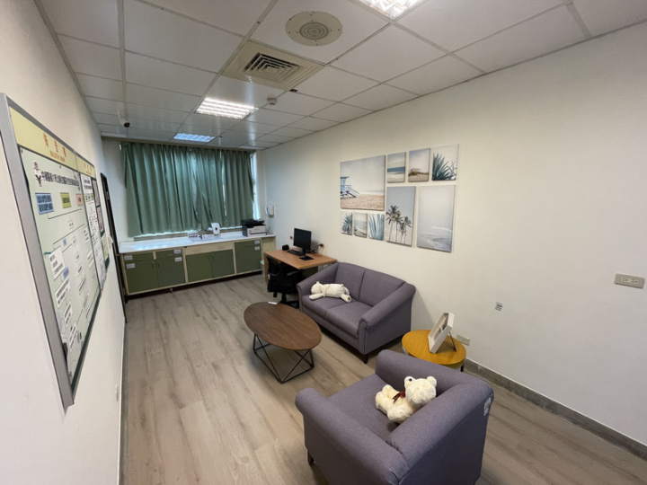 設置於中國醫藥大學北港附設醫院的「性侵害案件一站式整合性服務據點」27日揭牌，提供友善環境、諮詢服務，也特別增設沐浴設施，可讓被害人洗滌受創身心。