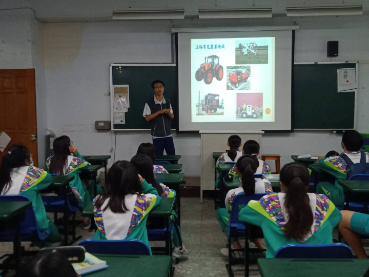 員林農工將交通安全教育融入課程，將「路權」跟「安全」觀念深植學生心中