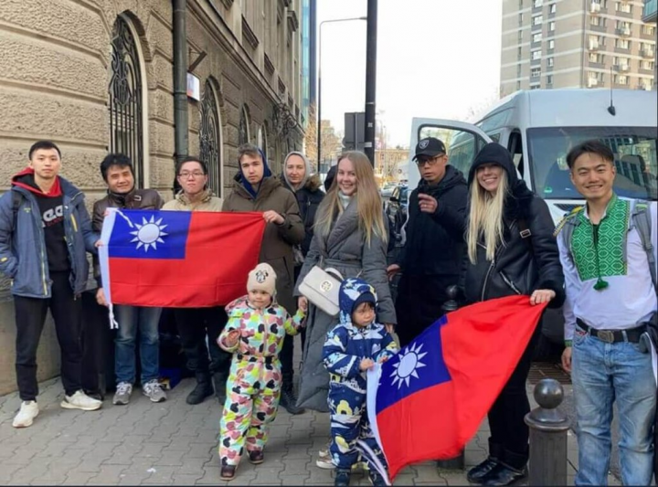 王楠穎3月初隨外交部撤僑巴士抵達波蘭，隨後轉往波蘭邊境擔任難民志工，4月7日他決定返回烏克蘭參加國際志願軍，以台灣之名為第二故鄉奮戰。（王楠穎提供）