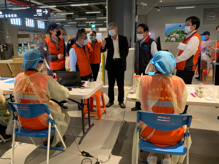 港務公司李賢義董事長視察西3快篩劑發放站執行情形