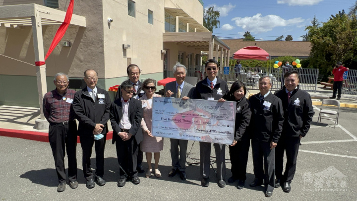 胡正明夫婦捐贈500,000美元幫助華人特殊兒童之友