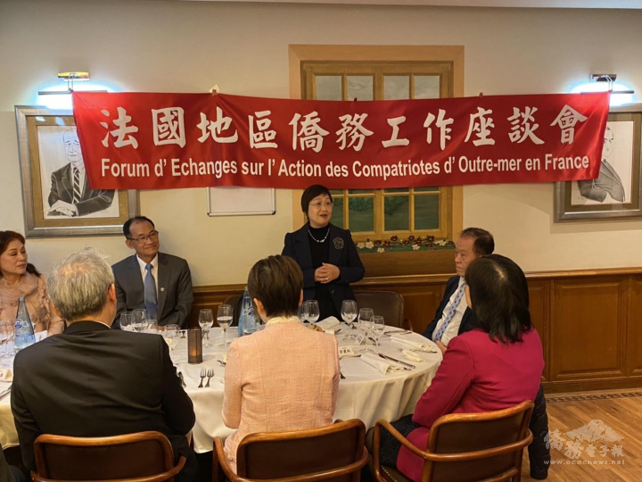 僑務委員會副委員長徐佳青於「2022年法國地區僑務工作座談會」上感謝各位僑務榮譽職人員一直以來對政府的支持，以及在僑界的付出與貢獻。