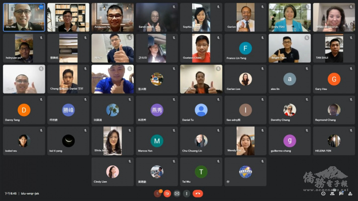 所有與會僑胞與講師李爵安博士合影留念