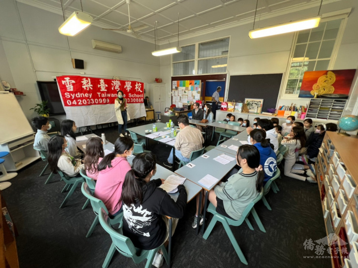 主辦老師 JENNY 說明比賽規則