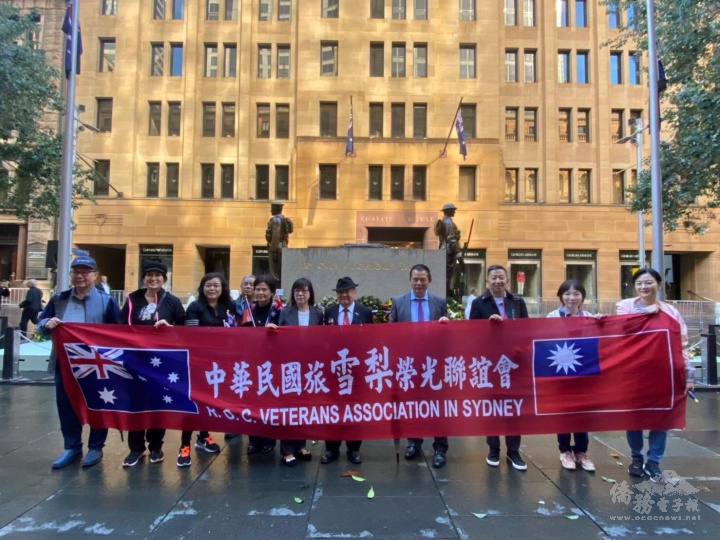 澳洲雪梨榮光聯誼會參加雪梨2022年紐澳軍團日紀念獻花儀式