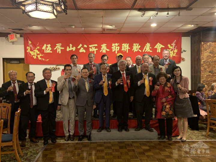 副處長林暉程於羅省伍胥山公所舉行2022年春宴中祝酒