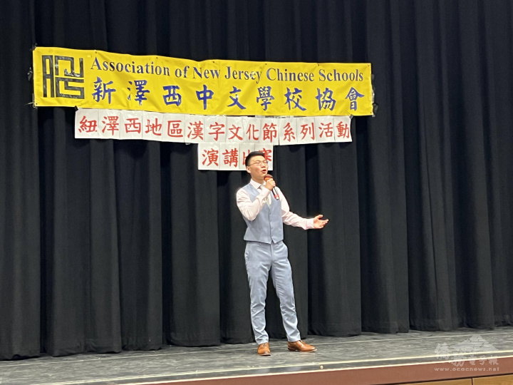 高年級第一名梁正強以「我的小白球」為題，述說自己學習乒乓球的經歷，羸得評審青睞