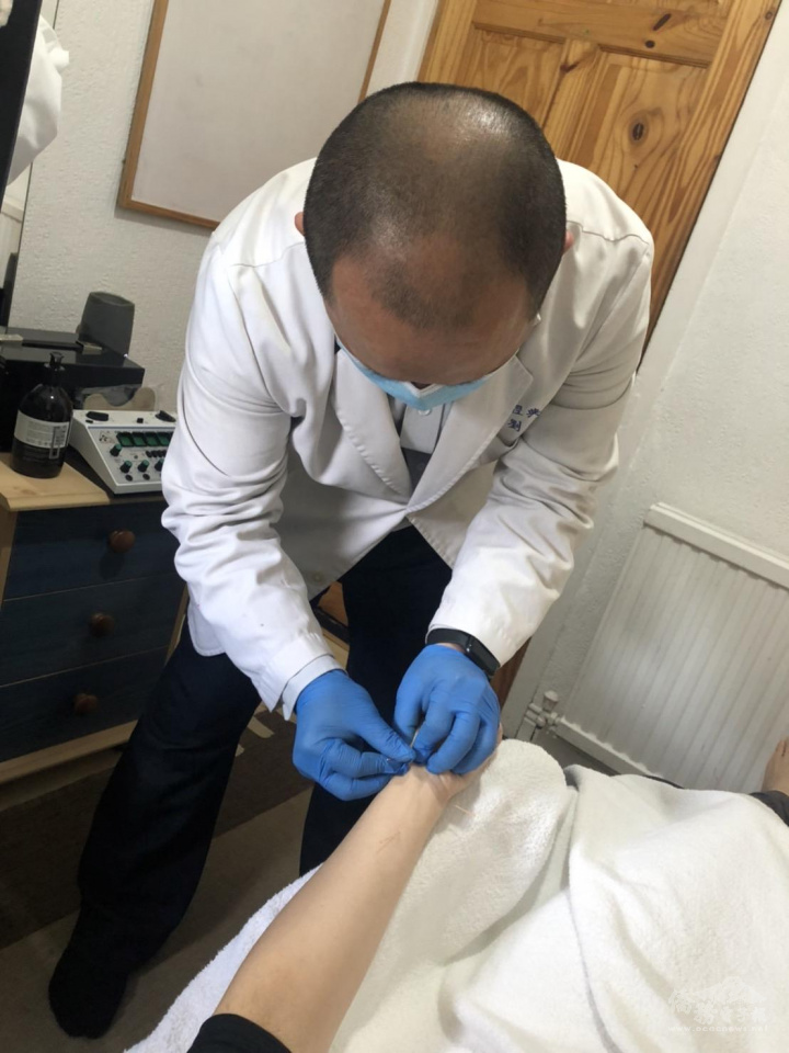 劉醫師脈衝針灸實照