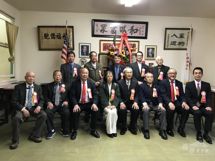 貴賓與新任職員合照