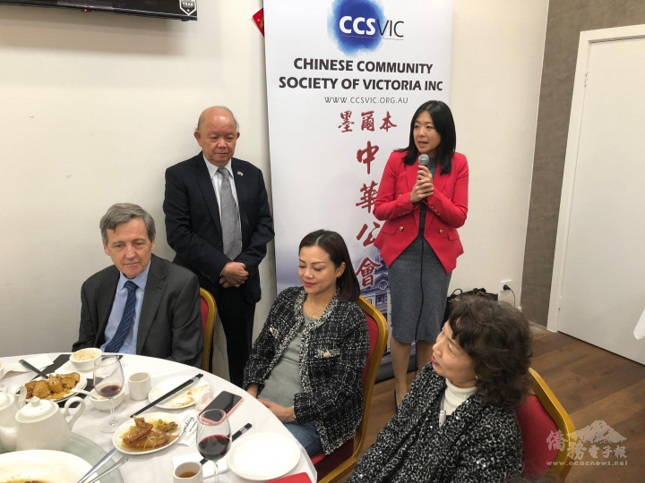 白馬市市長劉昱婷(立者右)致詞