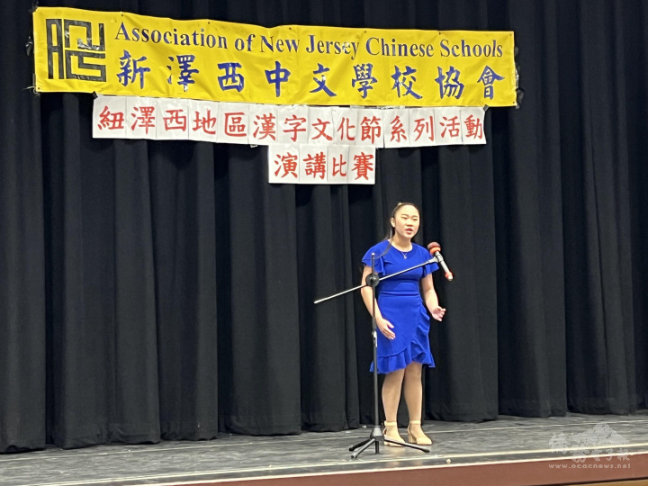 中年級第一名曾瑋以「疫情、網課與成長」為題，侃侃而談，令人印象深刻