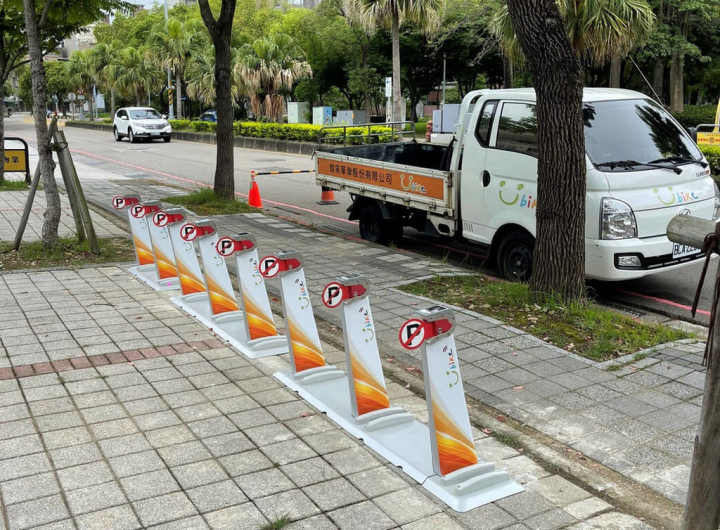 新竹縣政府10日表示，新竹縣YouBike即將正式騎進新竹縣，第一波竹北41個站點，最快6月底就能租借。未來以「先廣後密」的設站原則，陸續增加自行車站點，滿足民眾通勤、通學需求，讓租借更加方便。（新竹縣政府提供）