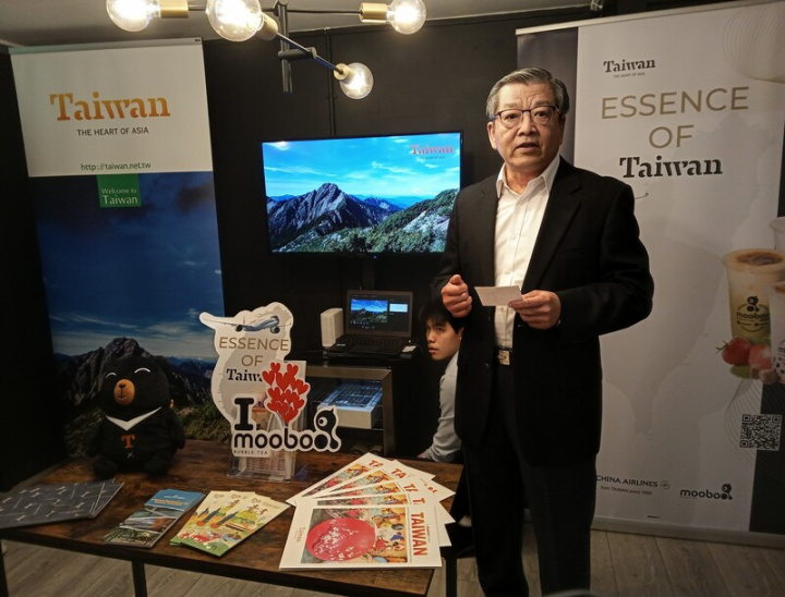 觀光局駐倫敦辦事處7日舉辦珍珠奶茶派對和工作坊，約20名英國部落客和媒體人出席。駐英國代表謝武樵說，珍奶體現台灣的創意與兼容並蓄，也是拉近與各國人士距離的好媒介。