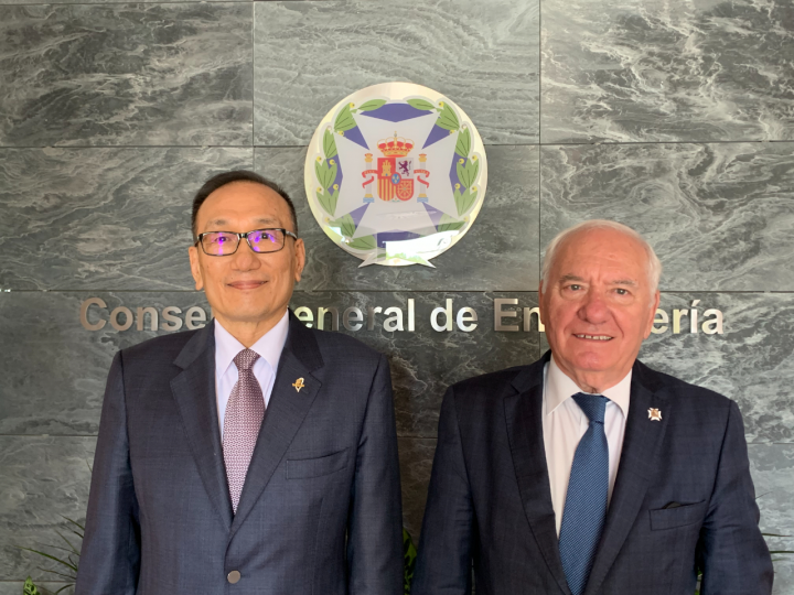 劉德立大使與「西國護理學會」主席Florentino Pérez Raya合影