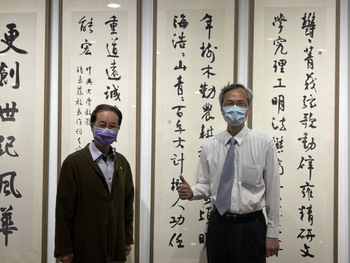 尹館長與策展人陳欽忠老師