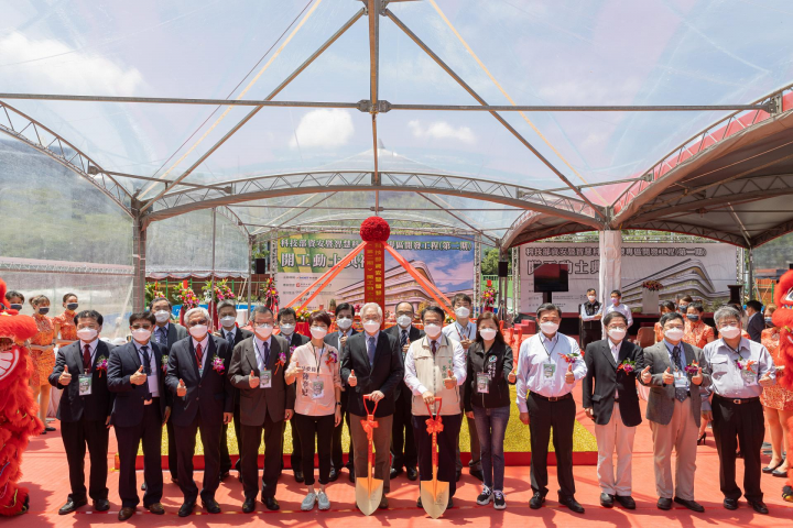 科技部資安暨智慧科技研發專區第二期大樓開工動土儀式後合影