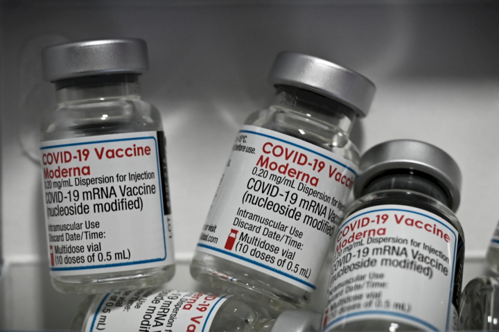 美國食品暨藥物管理局(FDA)將於六月中旬審查莫德納(Moderna)為6個月到5歲兒童提供COVID-19(2019年冠狀病毒疾病)疫苗。