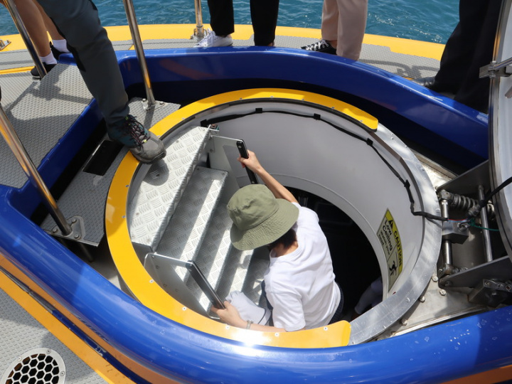 越南Vinpearl在芽莊所營運的潛水艇是全球少見的透明觀光潛水艇，4月底推出後，目前載客量能一天僅約60人，採預約制。