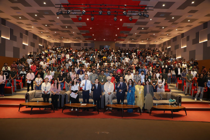 印度昌迪加爾大學（Chandigarh University）數百名師生10日參加台灣教育中心開幕儀式。（駐印度代表處教育組提供）