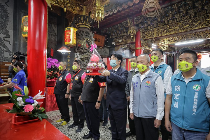 賴清德副總統19日上午前往苗栗縣通霄鎮參拜「白沙屯拱天宮」