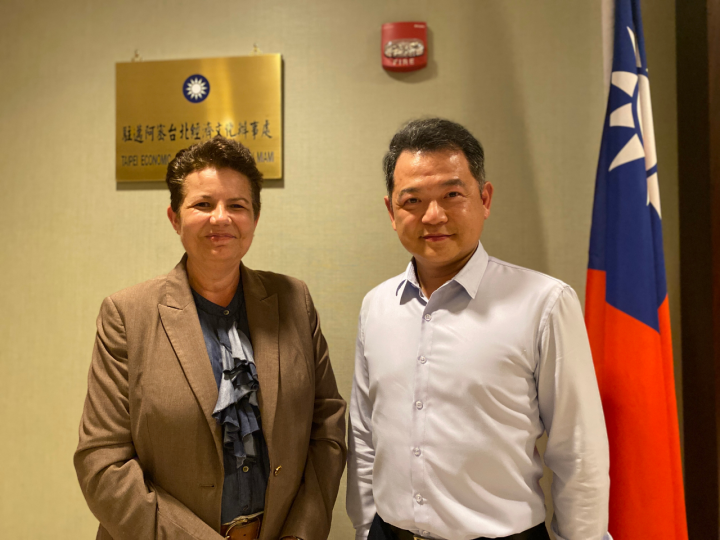 邁阿密世界事務協會秘書長及計畫主席Lynare Robbins拜會紀處長，雙方就與台灣有關的國際議題進行討論