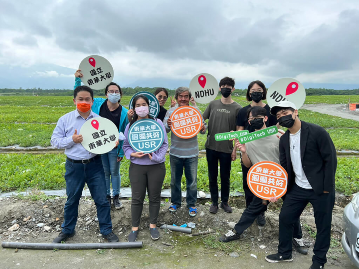 花蓮種植生產的大西瓜馳名，每年採收期為防止宵小，瓜農得睡在西瓜田間守護；東華大學師生開發以再生能源供電的紅外線電子圍籬防盜系統協助瓜農。（東華大學提供）