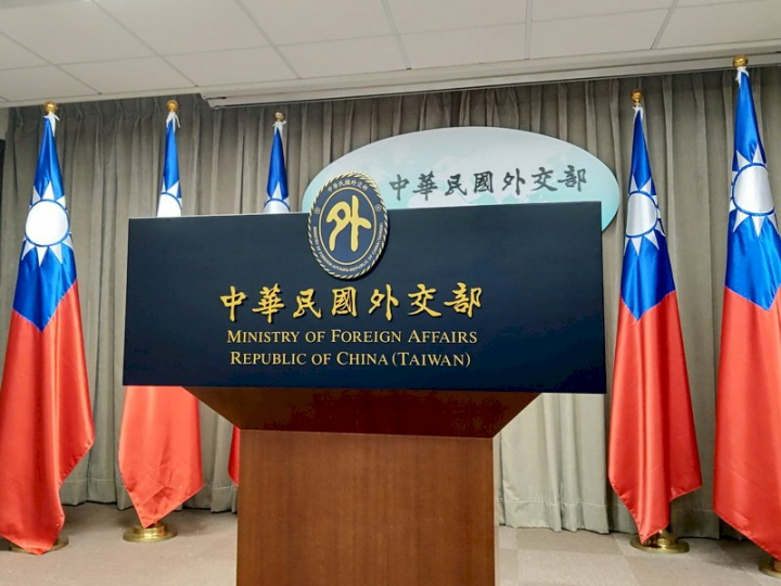 外交部回應官網說帖爭議表示，中華民國台灣主權獨立，與中華人民共和國互不隸屬。