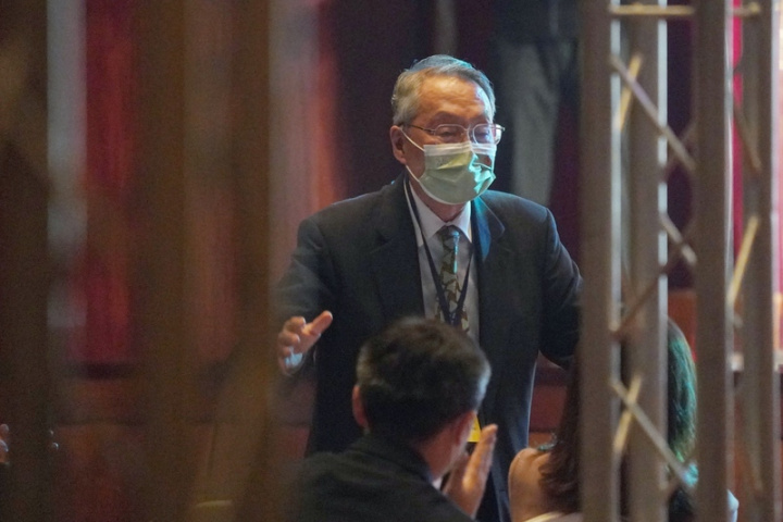 宏碁集團創辦人施振榮17日表示，企業經營的過程中會面臨許多挑戰，面對多變的未來，只有不斷轉型變革才能贏向未來，其中持續的創新與創業精神，更是企業最終能否勝出的關鍵。