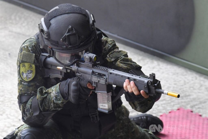 A military policeman uses a T91 rifle during a shooting practice. CNA photo