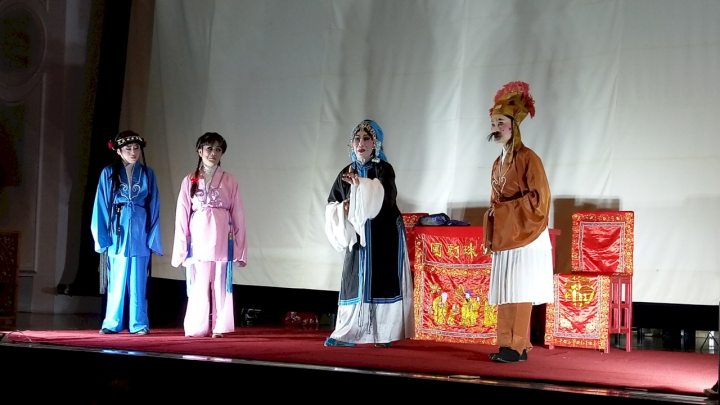 台灣師範大學學生與南管新錦珠劇團合力搬演「交加戲」。