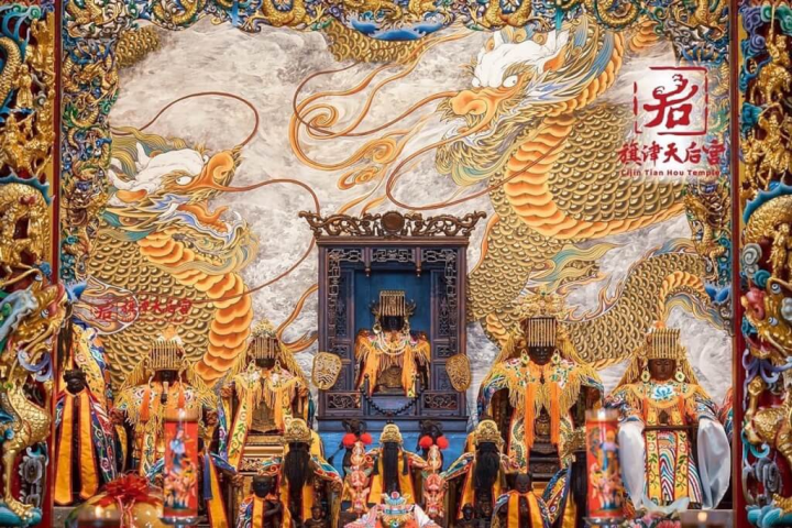 高雄市定古蹟旗津天后宮歷史長達349年，更擁有「元祖女神」稱號，廟宇雕刻、剪黏、泥塑、木雕等工藝精美。（旗津天后宮提供）