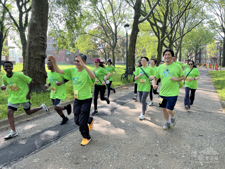 駐紐約辦事處處長李光章率領眾人一同健康起跑，聲援臺灣參與WHA
