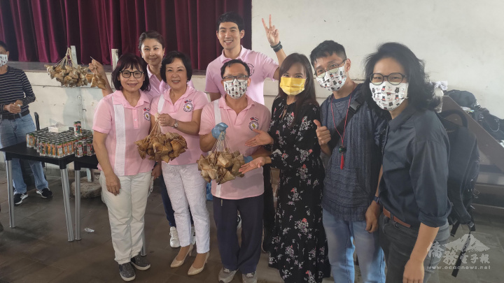 巴拉圭亞松森中華會館團隊與國合會華語老師一同合影留念