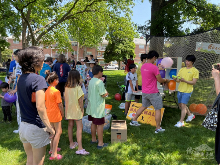 大家排隊玩棒球九宮格遊戲