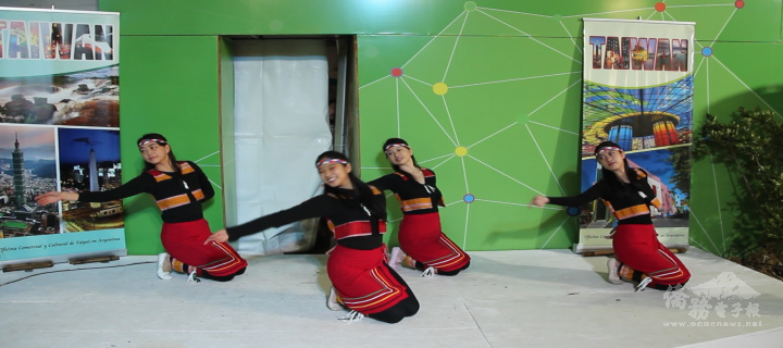 新興文教學校演繹臺灣原住民之舞，展現臺灣力量與柔性之美