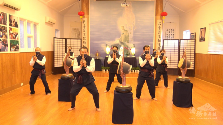 「勤行頌」演出