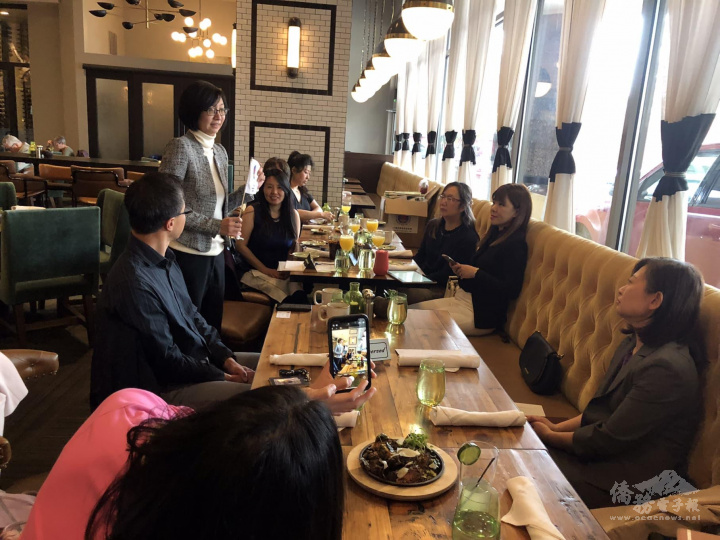 吳曉竹介紹文教中心的服務