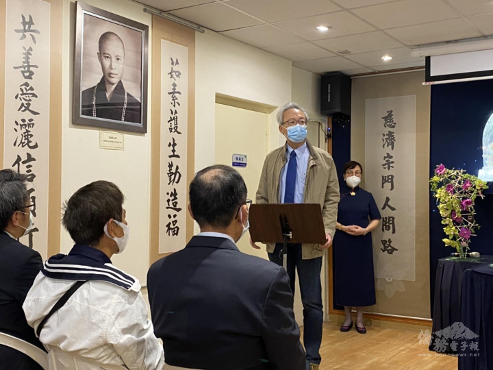 駐法國代表處大使吳志中致詞感謝慈濟志工在世界各地發揮大愛精神，幫助許多需要幫助的人