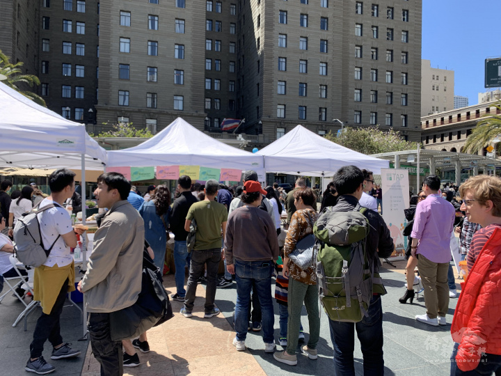 民眾排隊踴躍簽署聲援臺灣參與WHA