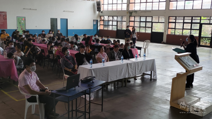 中正學校吳淑惠老師介紹端午節慶的來歷以及特有的文化習俗