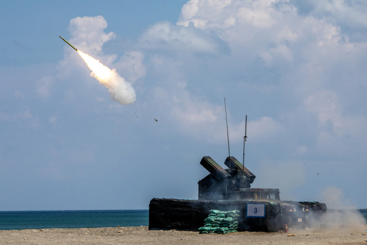 國軍完成「民國111年飛彈射擊訓練—神弓操演」，復仇者飛彈車系統實施刺針飛彈射擊。（陸軍第四作戰區提供）