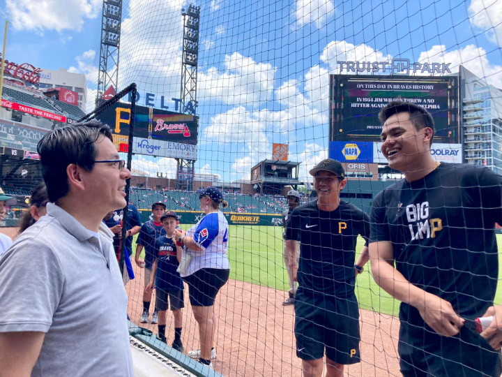 駐亞特蘭大辦事處王處長與我旅美職棒(MLB)好手張育成會面