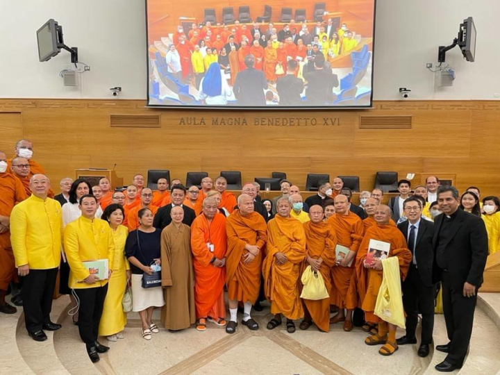 駐教廷大使館17日與教廷跨宗教對話部合辦天主教與佛教交流研討會，佛光山派員與會，闡述與天主教間密切交流的事例。（駐教廷大使館提供）