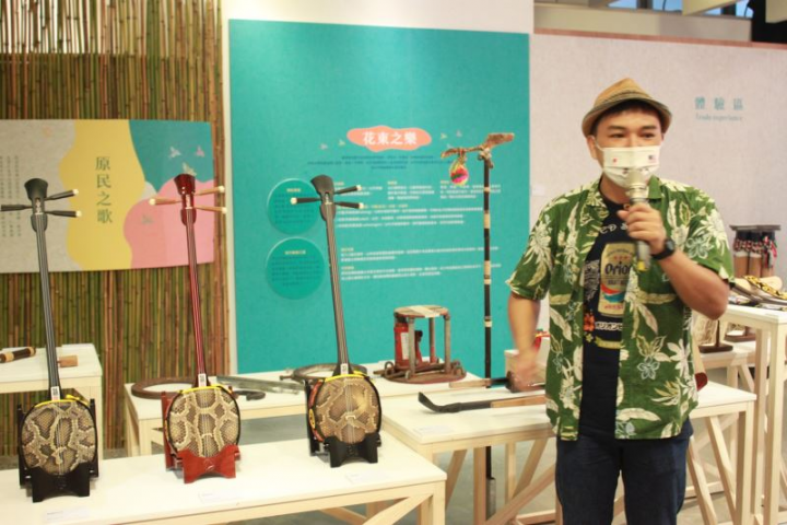  策展人曾健裕老師介紹沖繩三線