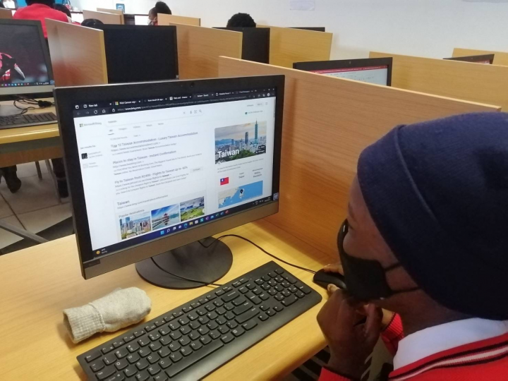 慶祝南非青年日，南非第一間「台灣數位教育教室」正式掛牌啟用
