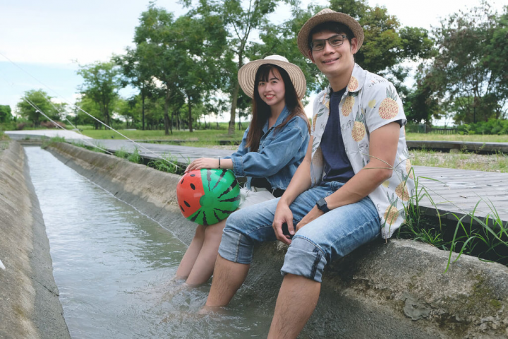 台南隆田chacha文資教育園區將在暑假期間舉辦「大圳戲水趣」活動，開放民眾進入園區內的嘉南大圳支流戲水，體驗水圳文化。（台南市文資處提供）