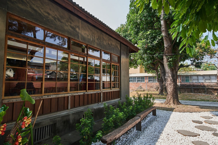 高雄市文化局6月啟動「五年駐村」計畫，在黃埔、建業新村推出每坪新台幣450元優惠租金，比社宅便宜，盼提供更多民眾、青年進駐機會。（高雄市文化局提供）