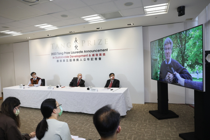 財團法人唐獎教育基金會18日公布2022永續發展獎得主，由美國經濟學家傑佛瑞．薩克斯（Jeffrey D. Sachs）獲得，薩克斯上午透過視訊發表得獎感言。