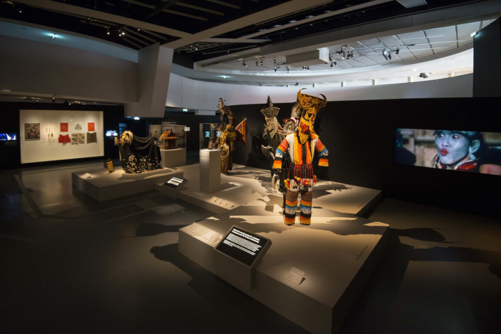 台南市美術館與法國凱布朗利國家博物館合作，將於25日推出「亞洲的地獄與幽魂」特展。圖為日前在法國展出情形。（法國凱布朗利博物館提供）