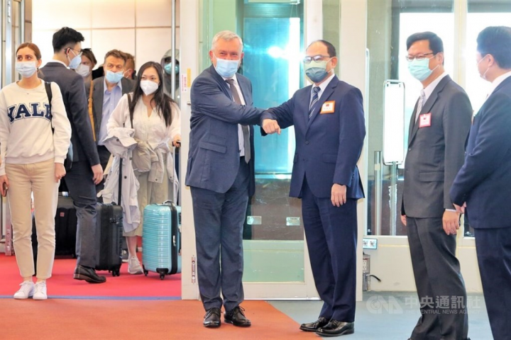 Taiwan's Deputy Foreign Minister Harry Tseng (third right) greets Lithuanian Vice Minister of Agriculture Egidijus Giedraitis (fourth left) with an elbow bump at Taiwan Taoyuan International Airport Wednesday. CNA photo June 22, 2022